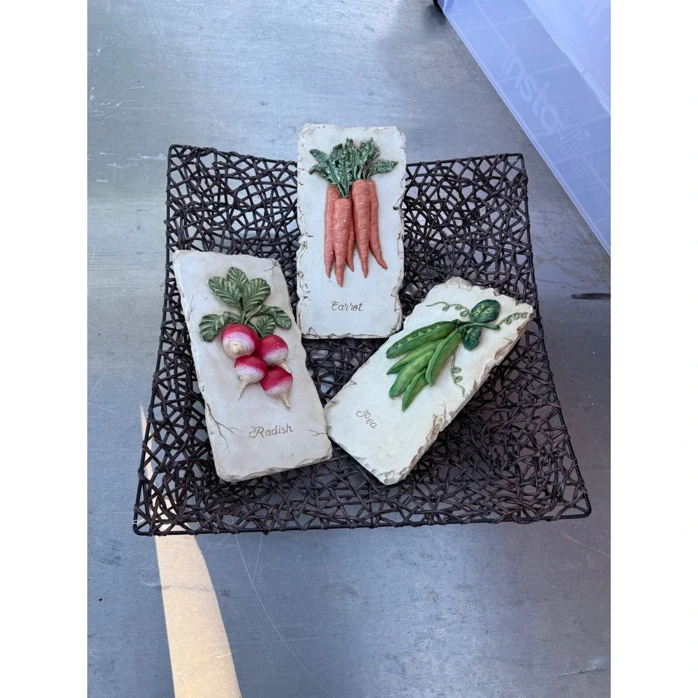 Vintage Style 3D Vegetable Wall Art Set of 3 Carrot Radish Pea Kitchen Decor
